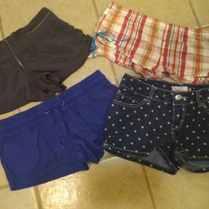 Lot of 4 pairs of shorts size sm/md